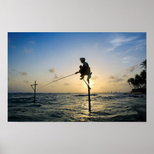 Póster Tradición eterna: pescador inclinado de Sri Lanka
