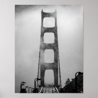 Póster Tráfico Golden Gate cubierto de niebla -San Franci