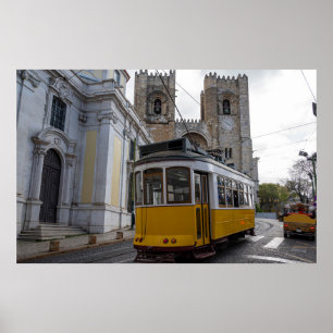 Póster Tranvía amarillo en la Catedral de Lisboa en Portu