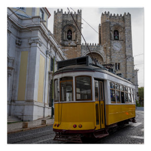 Póster Tranvía amarillo en la Catedral de Lisboa en Portu