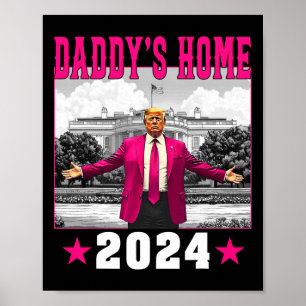 Póster Trump 2024 se lleva a casa de Trump