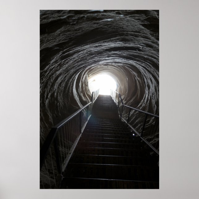 Póster Túnel de Cueva Oscura (Frente)
