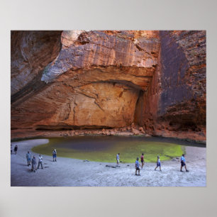 Póster Turistas en Cathedral Gorge, Bungle Bungles