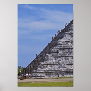 Póster Turistas subiendo escaleras en ruinas de El
