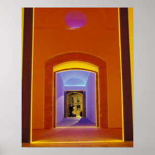 Póster UE, España, Barcelona. Puerta iluminada cerca de P