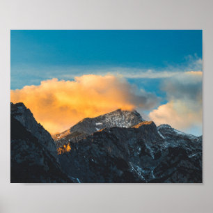 Póster Última luz en las montañas antes del atardecer