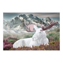 Un alce blanco en la montaña
