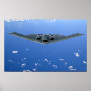 Póster Un alcohol B-2 se eleva a través del cielo
