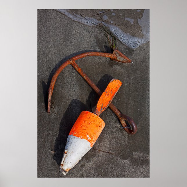 Póster Un Anchor Y Una Boya Rustos En Una Playa (Frente)
