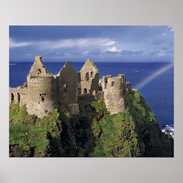 Póster Un arco iris golpea el castillo medieval de Dunluc (Frente)