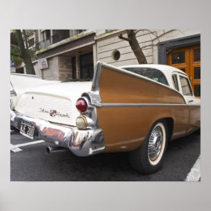 Póster Un auto Studebaker Silver Hawk Classic estacionado