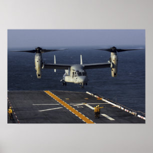 Póster Un avión de V-22 Osprey se prepara para aterrizar