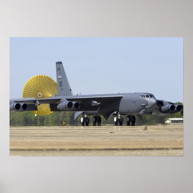 Póster Un B-52 Stratofortress despliega su tubo de arrast (Frente)