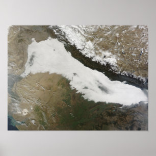 Póster Un banco grueso de nubes bajas