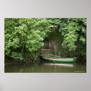 Póster Un Barco De Fila Recorrió Algunas Escaleras De La