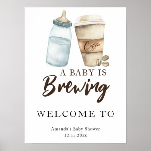 Póster Un bebé está preparando un biberón de café para un