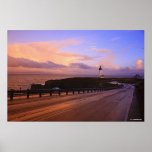 Póster Un camino y un faro a lo largo de la costa en la