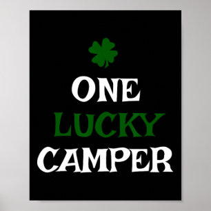 Póster Un campista afortunado día de San Patricio acampad