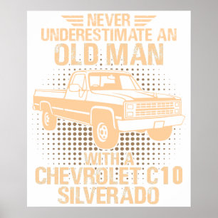 Póster Un Chevrolet C10 Silverado 1987 de un anciano