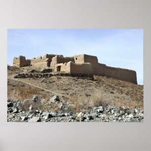 Póster Un compuesto fortificado en el pueblo de Akbar KH