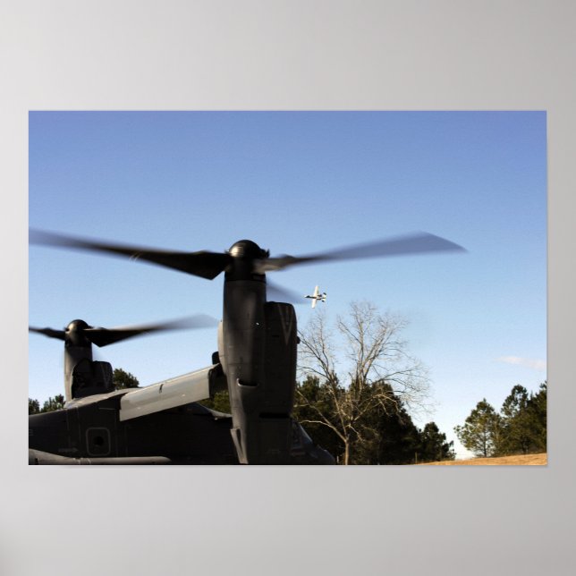 Póster Un CV-22 Osprey se prepara para despegar (Frente)