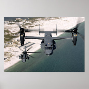 Póster Un CV-22 Osprey y un MH-53 pavimentan punto bajo