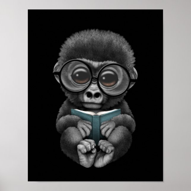 Póster Un gorila bebé lindo leyendo un libro sobre negro (Frente)