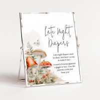 Un Pequeño Hongo Encantado En Los Diapers De Noche