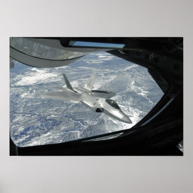 Póster Un rapero F-22 se aleja de un KC-135 (Frente)