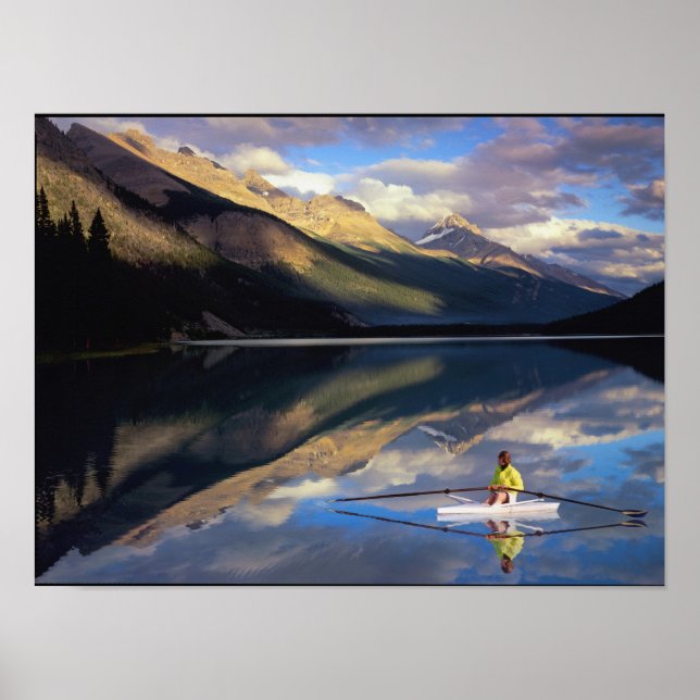 Póster Un remero en el lago Banff en Canadá (MR) (Frente)