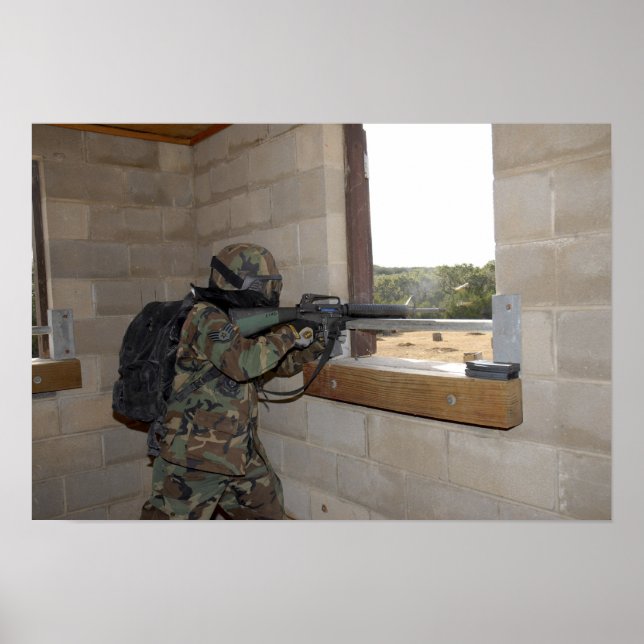 Póster Un soldado actúa como fuerza de oposición (Frente)