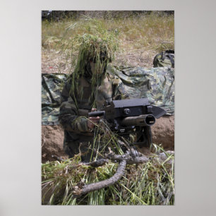 Póster Un soldado con el lanzagranadas MK-19