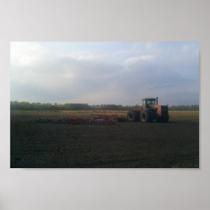 Póster Un Tractor Rojo Que Descansa En Los Campos Abierto