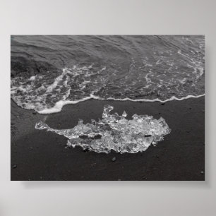 Póster Un trozo de hielo en la playa de diamantes