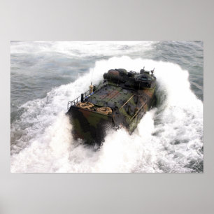 Póster Un vehículo de asalto anfibio 2