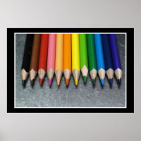 Una fila de lápices de colores.