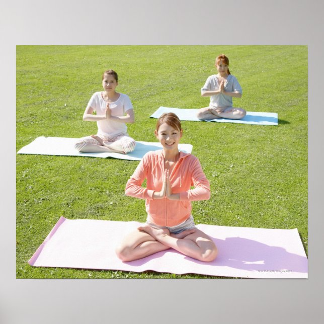 Póster Una joven haciendo yoga (Frente)