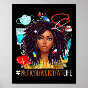 Póster Una mujer afroafricana disfrazada de médico se eno