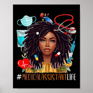 Póster Una mujer afrodescendiente disfrazada de médico se