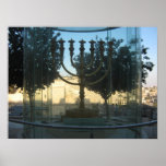 Póster Una reconstrucción de la menorah del templo<br><div class="desc">Reconstrucción de la menorah del templo creada por el instituto del templo. (Se presenta en las escaleras desde el barrio judío hasta la pared occidental)</div>