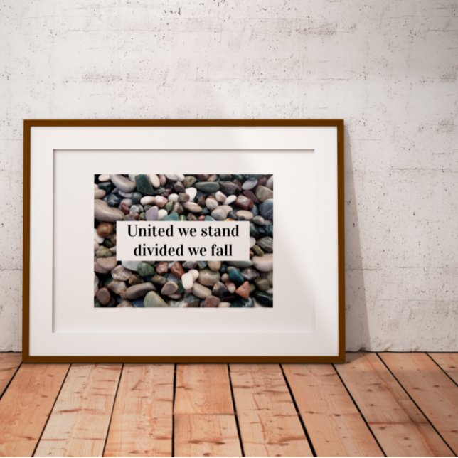Póster Unidos estamos divididos, caemos diciendo poster (Subido por el creador)