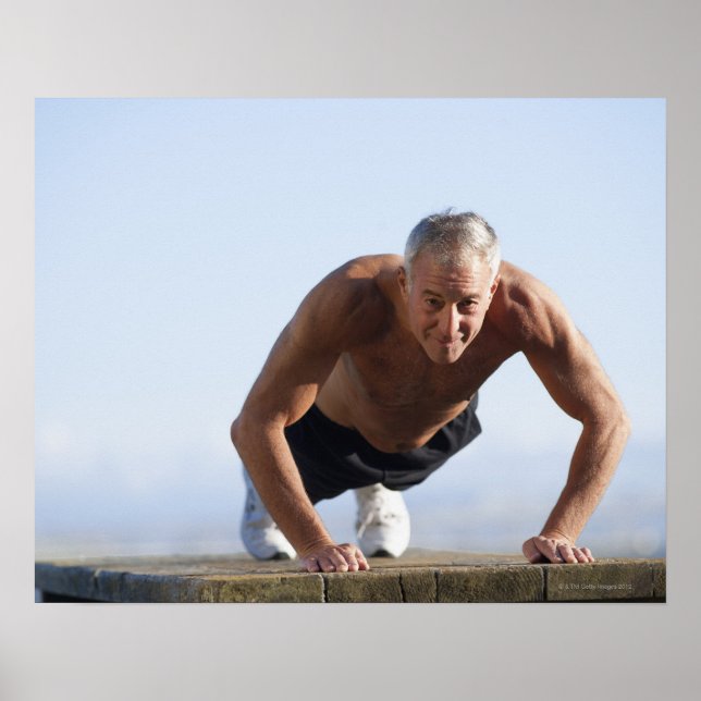 Póster USA, California, Berkeley, Senior man exercising (Frente)