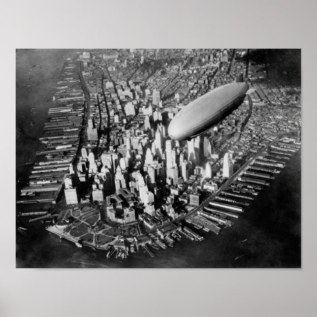 Póster USS Akron sobrevolando la ciudad de Nueva York - C (Frente)