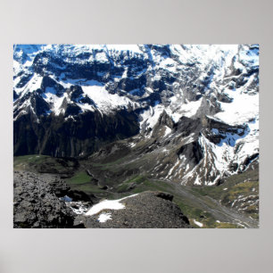 Póster Valle cerca de la montaña Schilthorn