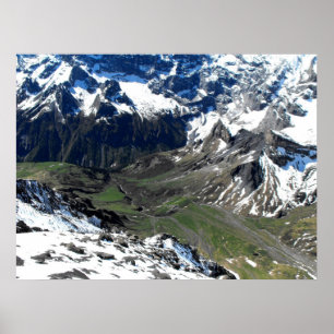 Póster Valle verde cerca de la montaña Schilthorn