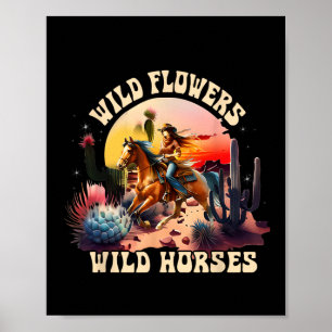 Póster Vaquera al atardecer montando flores silvestres de