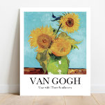 Póster Vase con tres girasoles de Vincent Van Gogh<br><div class="desc">Trae la belleza del arte de Vincent van Gogh a tu casa con este impresionante poster de su pintura ‘Vase con tres girasoles’. Pintado en Arles, Francia en agosto de 1888, esta pieza forma parte de una serie de cinco grandes lienzos con girasoles en un jarrón, con tres tonos amarillos...</div>