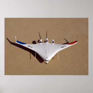 Póster Vehículo aéreo no tripulado X-48B con cuerpo de al