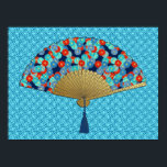 Póster Ventilador Deco - Flores de cobalto, turquesa y ro<br><div class="desc">Un dibujo de arte japonés estilo Art Déco con un crosma tradicional y estilizado utilizado en los textiles japoneses,  en tonos azules,  turquesa y rojo intenso,  delineado en oro,  sobre azul oscuro,  con una base dorada grabado en relieve y un fondo de diseño coordinado</div>