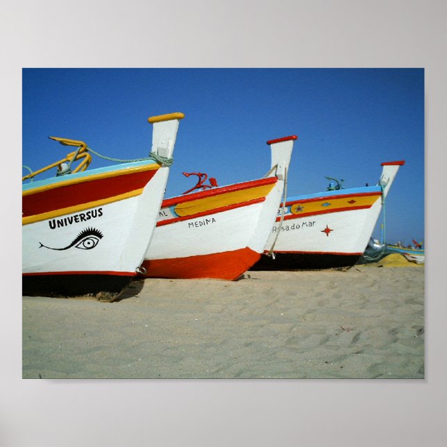 Póster Vibrantes barcos de pesca en la playa del Algarve (Frente)